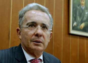 Notifican al Congreso colombiano para suspender a Uribe como senador