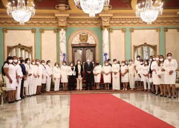 Presidente Luis Abinader juramenta gobernadoras