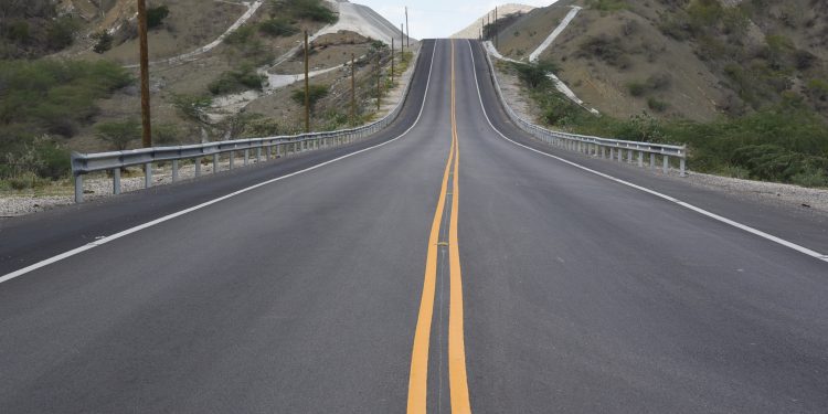 Presidente Medina inaugura la reconstruida y ampliada carretera Azua-Barahona