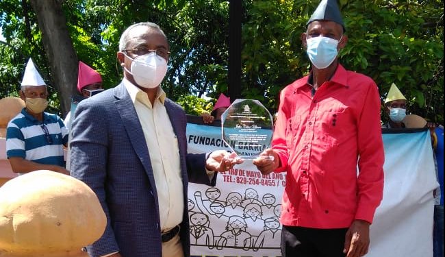 Cenadarte reconoce artesano por liderazgo comunitario