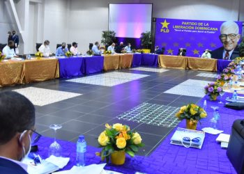 Danilo Medina y Temo Montás encabezan reunión comité político del PLD