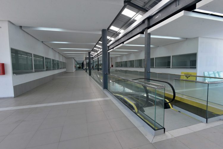 Gobierno inaugura controvertida terminal de autobuses próximo al Parque del Este