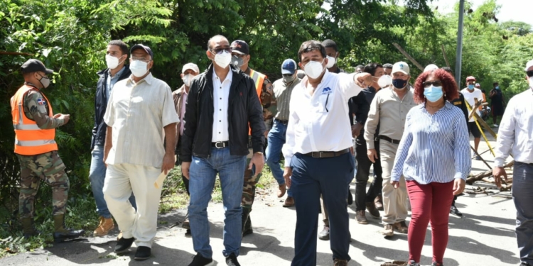 Ministro de Obras Públicas visita zona sur del país