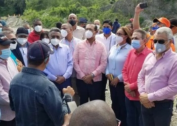 Senadores visitan obras prioritarias en San Cristóbal