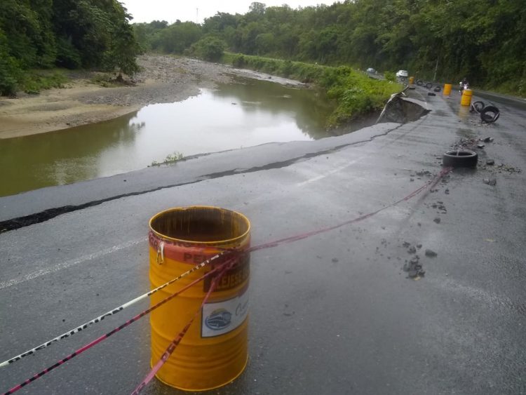 MOPC  interviene puntos afectados por lluvias de tormenta Laura