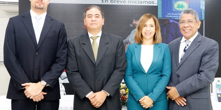 Crecen 37.99% activos cooperativa trabajadores de zonas francas