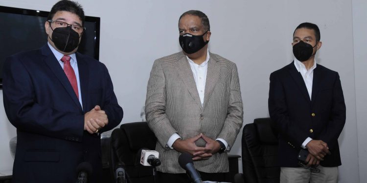 Díaz y Camacho coordinan transición en el Ministerio de Deportes