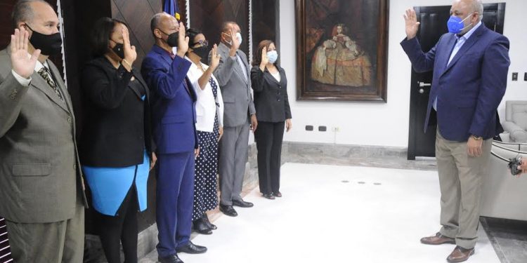 Roberto Fulcar insta a nuevos viceministros a cumplir normas éticas e institucionales del MINERD