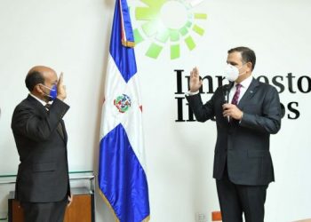 Luis Valdez asume como nuevo director General de Impuestos Internos