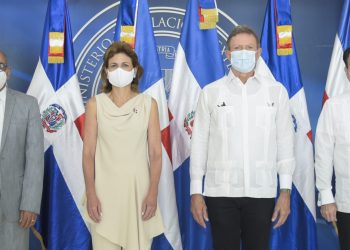 Canciller entrega donaciones de China, Qatar y Turquía al Gabinete de Salud