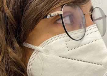 Recomiendan no hablar fuerte, cantar o reírse sin tapabocas