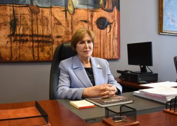 La profesora Carmen Heredia toma posesión como ministra de Cultura