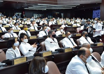 Félix Bautista ingresa a la Fuerza del Pueblo que es segundo bloque más numeroso en el Senado