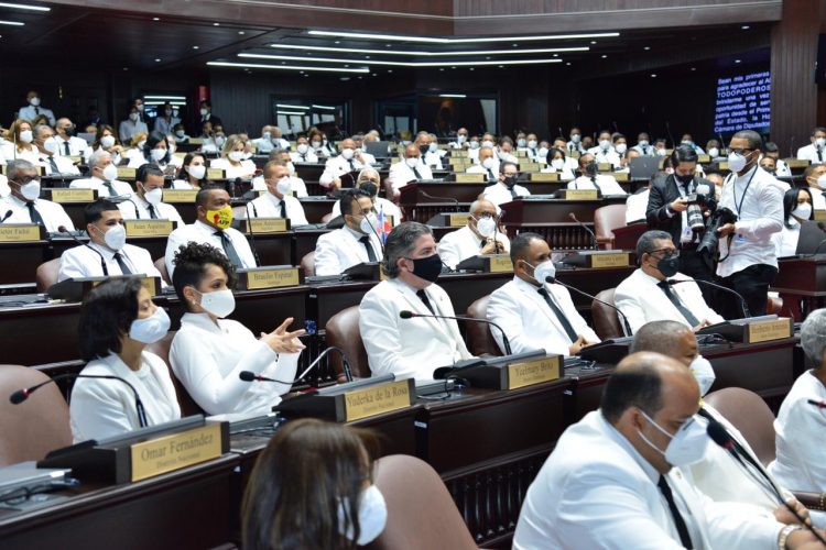 Félix Bautista ingresa a la Fuerza del Pueblo que es segundo bloque más numeroso en el Senado