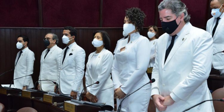 Félix Bautista ingresa a la Fuerza del Pueblo que es segundo bloque más numeroso en el Senado