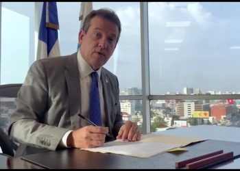 Titular del MICM firma el compromiso de ética por un gobierno transparente y eficiente