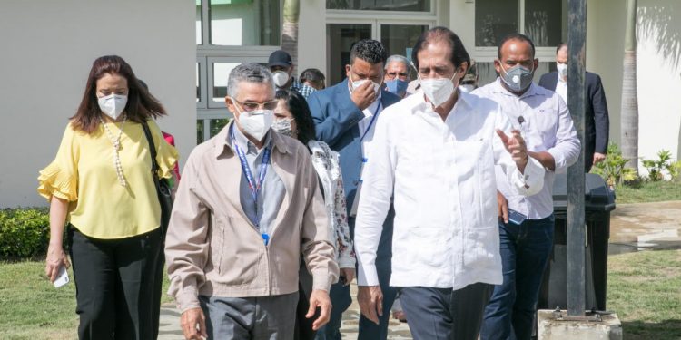 Ministro Montalvo presenta Ciudad Juan Bosch al alcalde de Santo Domingo Este