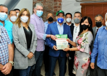 Ministro Agricultura recibe Plan Estratégico para sector agropecuario de CONFENAGRO