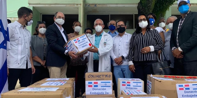 Embajada de Israel dona insumos contra el Covid-19 y Kit de Alimentos en Hato Mayor.