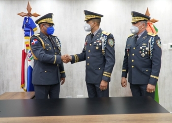 Director de la Policía posesiona al nuevo director de la DIGESETT