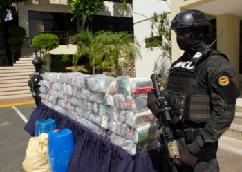 DNCD incauta 297 paquetes de drogas tras persecución en alta mar