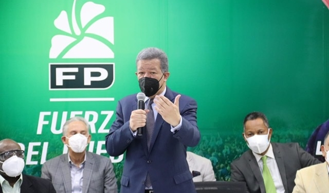 Leonel Fernández deja iniciado el proceso de inscripción a Fuerza del Pueblo