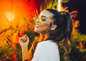 Adriana Torrón llega imponente con “Aú”, su nuevo sencillo