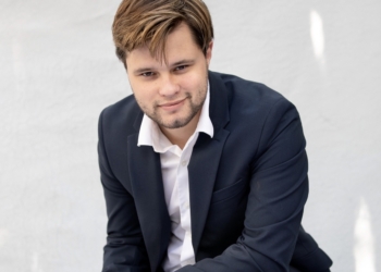 Adrián Vadim: "Voz de Ángel e historia hecha canción"