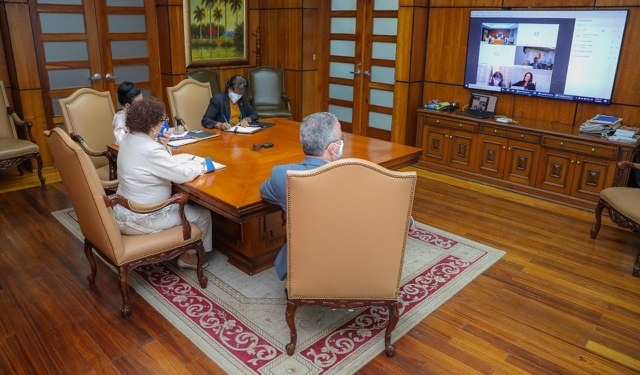 Reunión virtual de Procuradora con embajadora de EEUU
