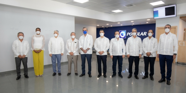 Presidente de la República visita nueva oficina del Popular en Bávaro