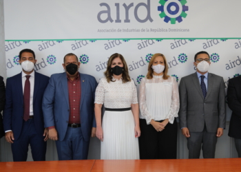 Entidades discuten plan de recolección de botellitas plásticas