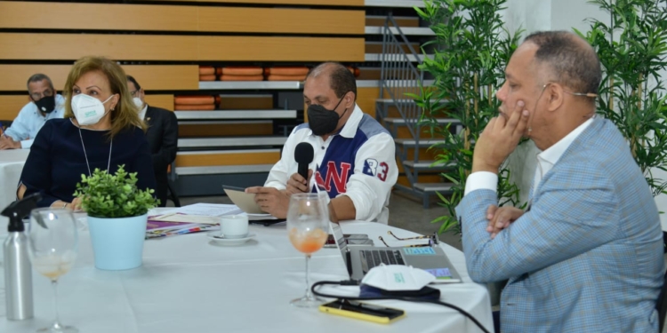 Margarita Pimentel, Charlie Núñez y Armando García piden renovar el PLD