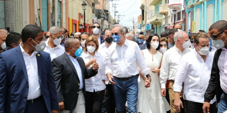 Presidente Abinader deplora deterioro Gran Teatro del Cibao