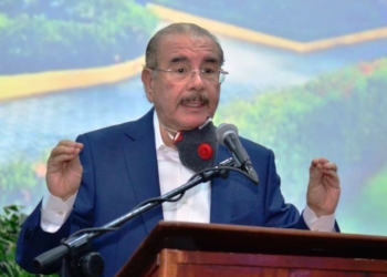 Danilo Medina llama a peledeístas a ver lo positivo de no retener el poder
