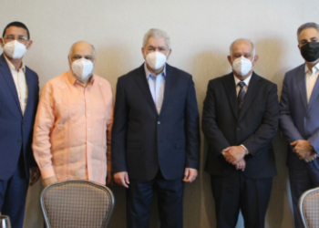 Wilfredo Lozano sostiene reunión con ejecutivos de medios