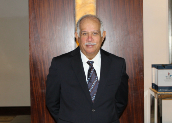 Wilfredo Lozano sostiene reunión con ejecutivos de medios