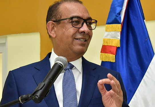 Deligne Ascención pone en cintura al funcionariado del MOPC