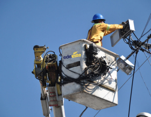 Sectores de Santo Domingo Este sufren apagón de más de 12 horas