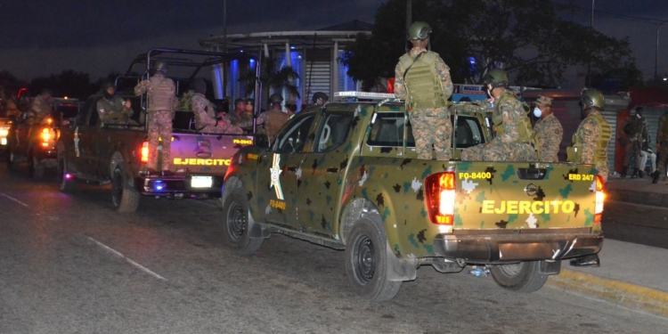 Militares harán cumplir nuevos horarios de Toque de queda