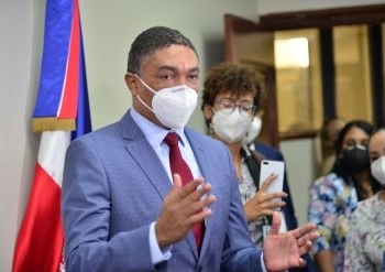 Vocero PLD en el Senado denuncia abusos del IAD