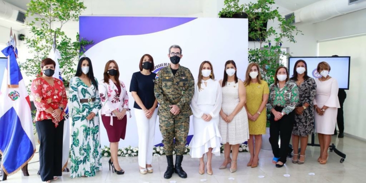 Juramentan nueva directiva Asociación Esposas Oficiales de las FF. AA.