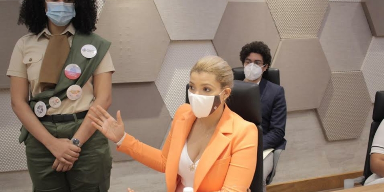 Ministerios de la Juventud y de Defensa formarán a cuatro mil jóvenes