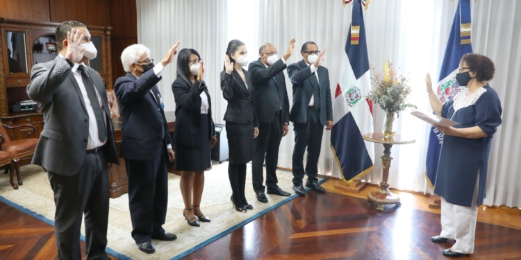 Germán Brito juramenta procuradores adjuntos