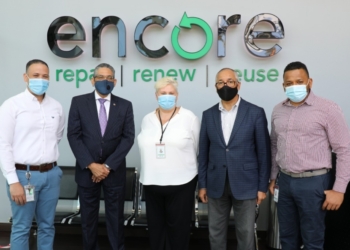 Estudian ensamblar dispositivos tecnológicos para el año escolar