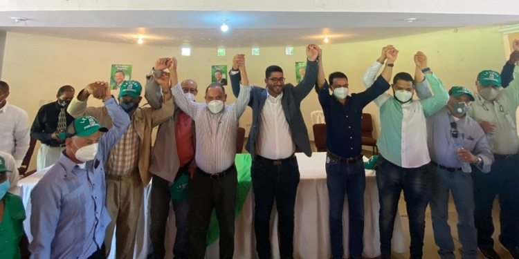 Abandonan el PLD en Moca e ingresan a la Fuerza del Pueblo