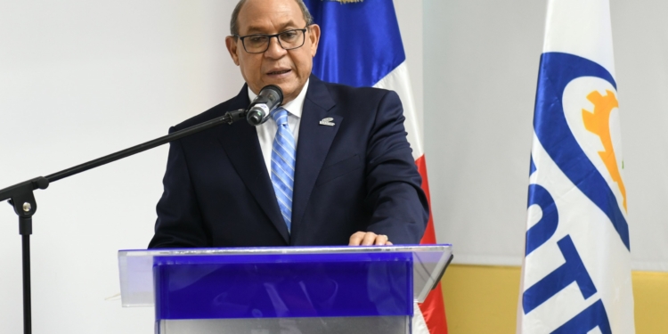 Tecnicos reciben certificaciones de técnicos en refrigeración