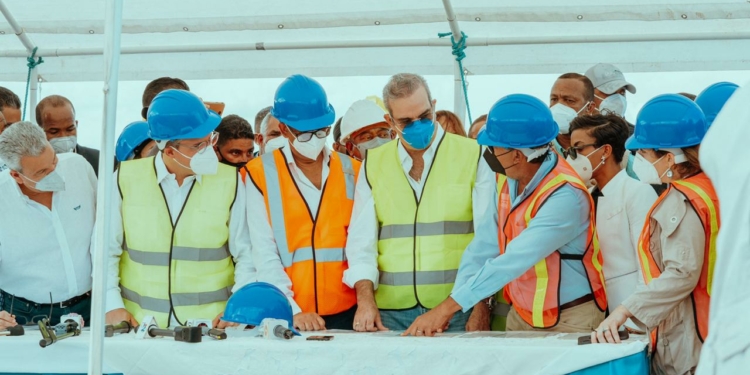 Gobierno anuncia planes para desarrollar Puerto de Manzanillo