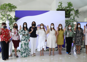 Wendy Santos de Díaz asume la dirección de la Asociación Esposas Oficiales de las FF. AA.