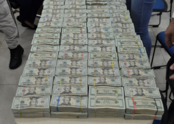 DGA decomisa US$2,174,340 dólares llegaron en dos bocinas a RD
