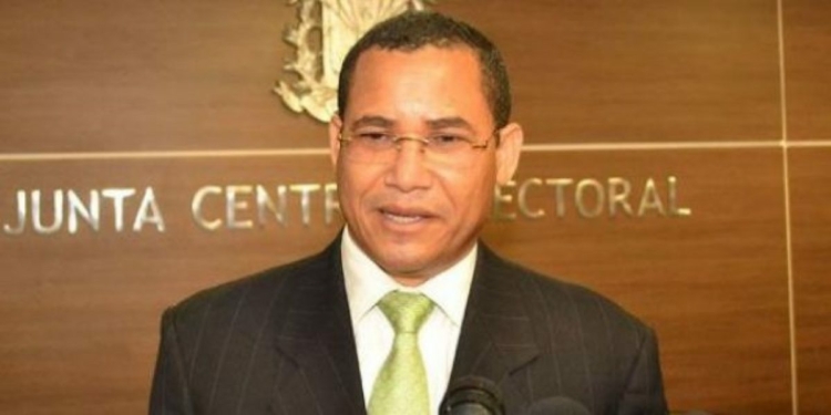 Fundación pondera a Eddy Olivares para presidir la JCE
